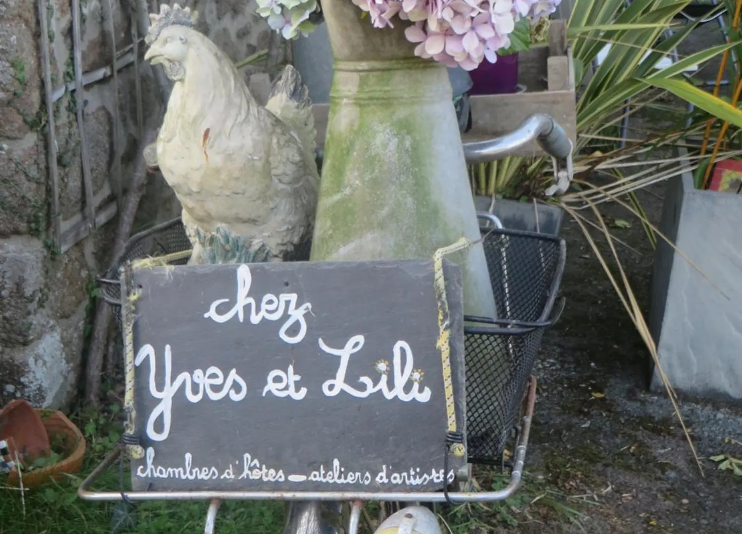 Chambres D'Hotes Chez Yves Et Lili Meillac Bed and breakfast