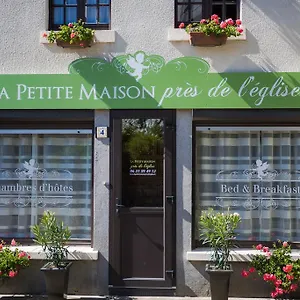 La Petite Maison Pres De L'eglise Bed and breakfast
